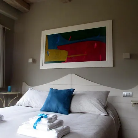 Bed & Breakfast Residenza Pacifici 3*